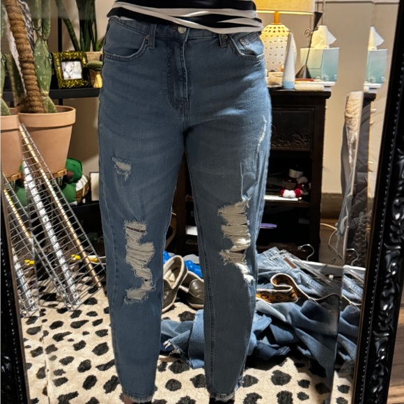 High Rise Mom Jean - Picture 3 of 7